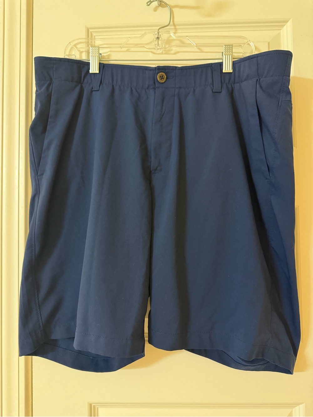Under Armour Men's Golf Shorts in Navy Blue Size 38